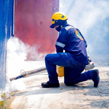1 SANTA ANA CENTRO CONTINÚA JORNADAS DE FUMIGACIÓN EN COLONIAS DEL MUNICIPIO