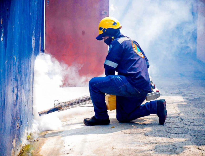 1 SANTA ANA CENTRO CONTINÚA JORNADAS DE FUMIGACIÓN EN COLONIAS DEL MUNICIPIO