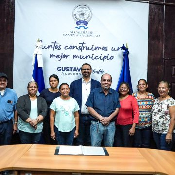 SANTA ANA CENTRO ENTREGA EN COMODATO DOS TERRENOS PARA PROYECTO DE AGUA POTABLE