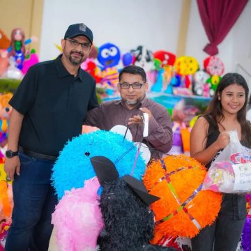 1 ALCALDE GUSTAVO ACEVEDO ENTREGO PIÑATAS Y DULCES PARA LA CELEBRACION DEL DIA DEL NIÑOS EN LAS ESCUELAS Y COMUNIDADES DE SANTA ANA CENTRO