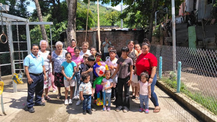 ALCALDIA DE SANTA ANA CENTRO CELEBRA EL DÍA DEL NIÑO CON FAMILIAS DE LA COMUNIDAD NUEVO AMANECER