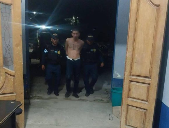 2 GUATEMALA EXPULSA Y ENTREGA A EL SALVADOR A HOMBRE SEÑALADO COMO MIEMBRO DE LA PANDILLA 18