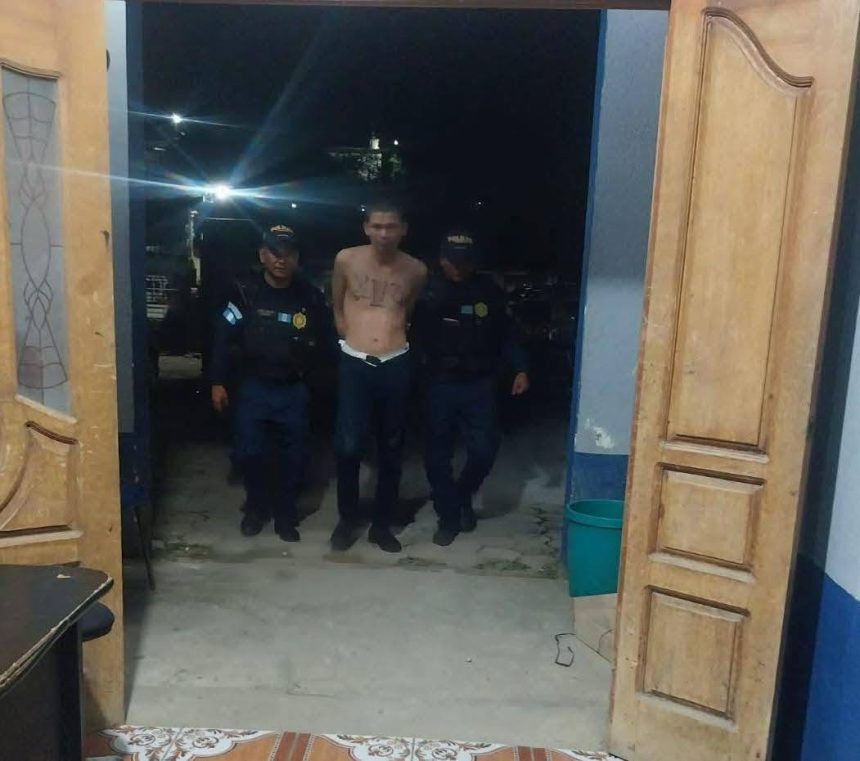 2 GUATEMALA EXPULSA Y ENTREGA A EL SALVADOR A HOMBRE SEÑALADO COMO MIEMBRO DE LA PANDILLA 18