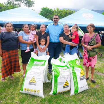 ABONO 1 ALCALDÍA DE SANTA ANA CENTRO ENTREGA INSUMOS AGRÍCOLAS A MÁS DE 500 PRODUCTORES DE PLANES DE LA LAGUNA