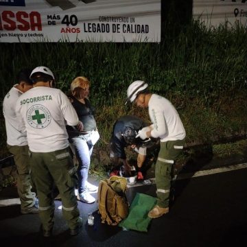 LESIO 1 EN SANTA ANA DOS PERSONAS RESULTARON LESIONADAS EN UN ACCIDENTE DE MOTOCICLETA EN BULEVAR LOS 44