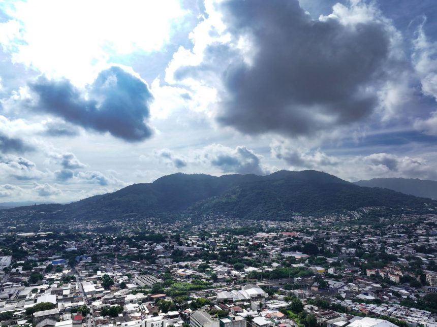 LLUVIAS LLUVIAS Y TORMENTAS SE ESPERAN ESTE JUEVES EN DIFERENTES ZONAS DE EL SALVADOR
