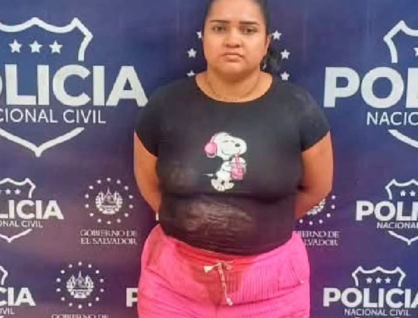 MUJER ES DETENIDA TRAS INCIDENTE EN VEHÍCULO DE TRANSPORTE POR APLICACIÓN