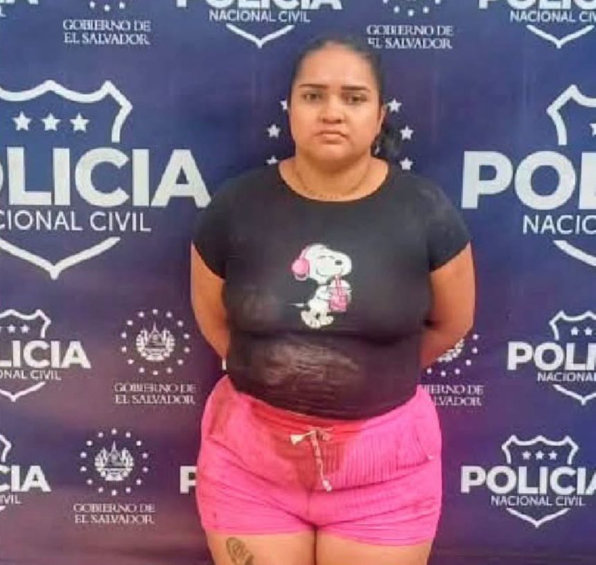LOCA MUJER ES DETENIDA TRAS INCIDENTE EN VEHÍCULO DE TRANSPORTE POR APLICACIÓN