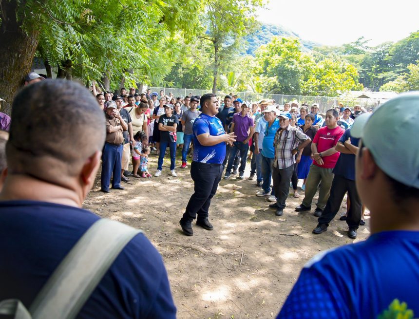 ALCALDÍA DE SANTA ANA CENTRO ENTREGA INSUMOS  AGRÍCOLAS A PRODUCTORES DEL CANTÓN LOS APOYOS