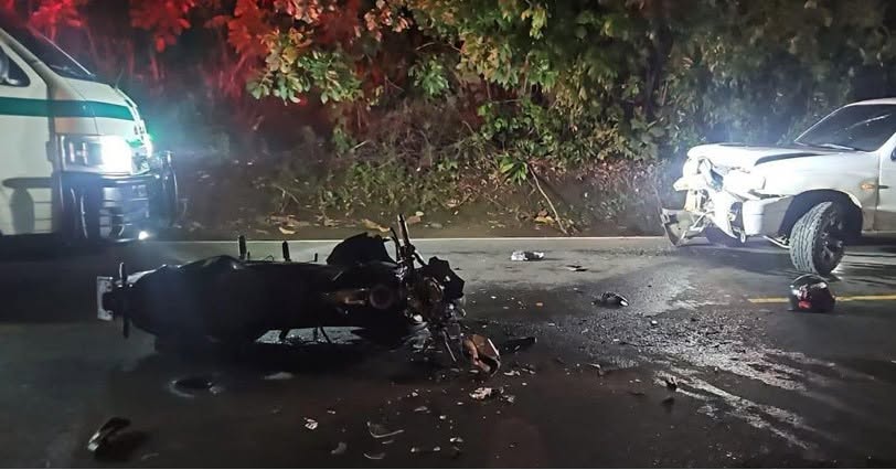acci 23 DOS PERSONAS LESIONADAS EN CHOQUE ENTRE MOTOCICLETA Y AUTOMÓVIL EN SAN JOSÉ VILLANUEVA