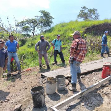 alca 1 ALCALDÍA DE SANTA ANA CENTRO APOYA MEJORAMIENTO DE CALLE EN COMUNIDAD LAS MARÍAS, CANTÓN EL PINALITO