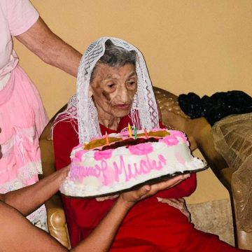 MAMÁ JUANITA CELEBRA SUS 102 AÑOS RODEADA DE SU FAMILIA EN SAN VICENTE