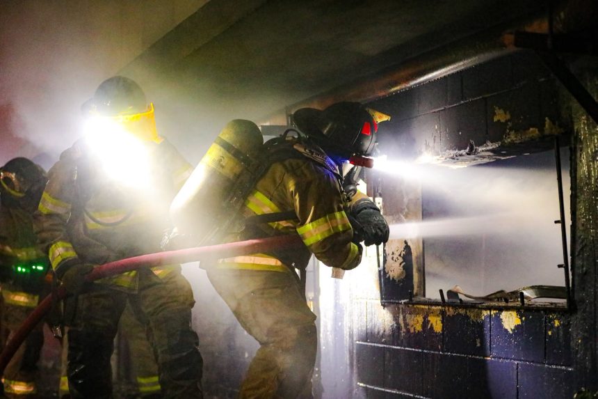 bom 1 INCENDIO EN EL MERCADO MUNICIPAL DE CIUDAD ARCE DEJA ÚNICAMENTE DAÑOS MATERIALES