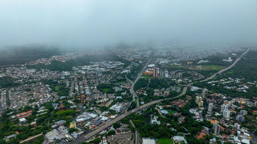 PREVÉN LLUVIAS Y TORMENTAS CON RÁFAGAS DE VIENTO EN EL SALVADOR ESTE MARTES