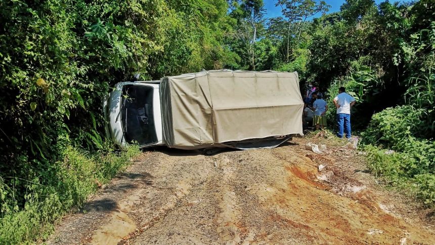 camion 2 NUEVE PERSONAS, ENTRE ELLAS CUATRO ESTUDIANTES, RESULTAN LESIONADAS EN VUELCO DE CAMIÓN EN PANCHIMALCO