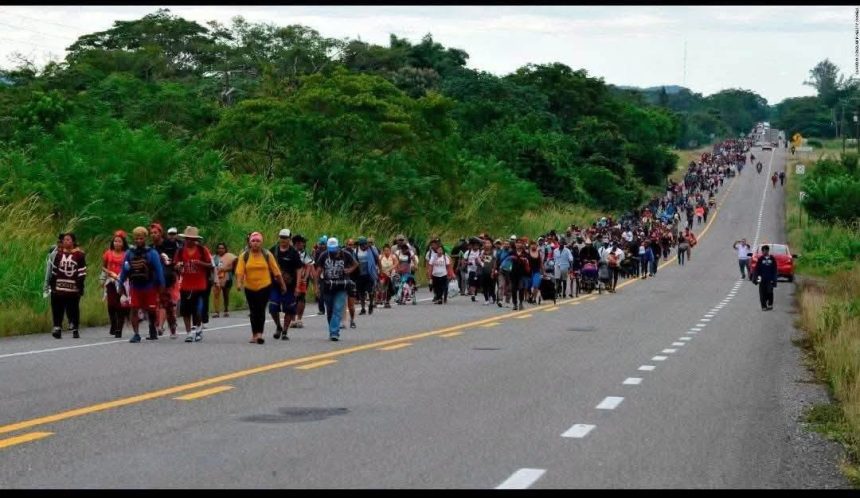 CERCA DE 500 MIGRANTES HONDUREÑOS SALEN EN CARAVANA RUMBO A ESTADOS UNIDOS