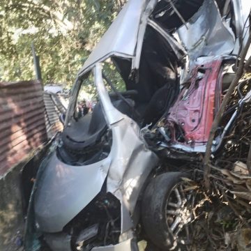 carro 1 MUJER FALLECE Y HOMBRE RESULTA LESIONADO EN ACCIDENTE EN LA CARRETERA A COMALAPA