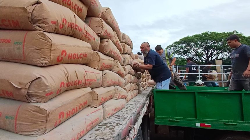 cemento 1 ALCALDÍA DE SANTA ANA CENTRO ENTREGA MÁS DE 6,000 BOLSAS DE CEMENTO A 58 COMUNIDADES