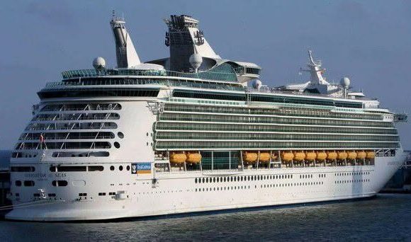 crucero SALVADOREÑA SOBREVIVE TRAS PASAR CERCA DE 20 HORAS EN EL MAR LUEGO DE CAER DE UN CRUCERO EN GRECIA