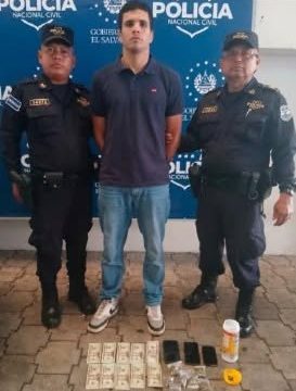 PNC REPORTA CAPTURA DE HOMBRE TRAS LOCALIZAR MARIHUANA Y TRES CELULARES EN SU VEHÍCULO