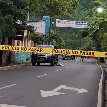 LOCALIZAN A UNA PERSONA SIN VIDA EN CARRETERA DE INGRESO A SAN VICENTE