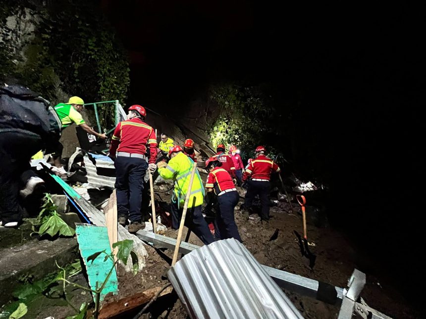 guate 01 DESLIZAMIENTO SOTERRA VIVIENDA EN CIUDAD DE GUATEMALA: UN HOMBRE FALLECIÓ Y CUATRO PERSONAS FUERON RESCATADAS