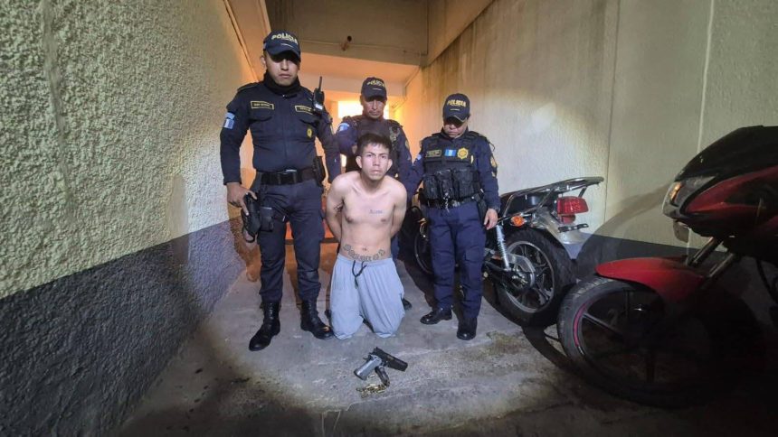 guate 1 CAPTURAN EN GUATEMALA A SALVADOREÑO CON ARMA ROBADA; LO VINCULAN CON POSIBLE ATAQUE ARMADO