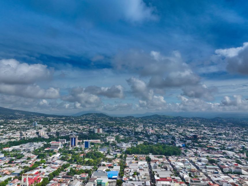 LLUVIAS Y TORMENTAS SE ESPERAN ESTE LUNES EN DIFERENTES ZONAS DE EL SALVADOR