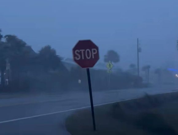 hura q HURACÁN ISAÍAS DEJA A CIENTOS DE MILES SIN ELECTRICIDAD EN ESTADOS UNIDOS