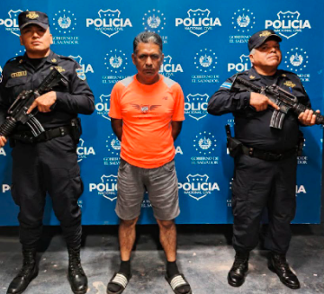 ladron 1 CAPTURAN A HOMBRE CON MOTOCICLETA REPORTADA COMO HURTADA EN MEJICANOS