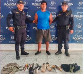 ladron 1 VECINOS RETIENEN A HOMBRE SEÑALADO DE HURTO EN UNA VIVIENDA DE SAN MIGUEL