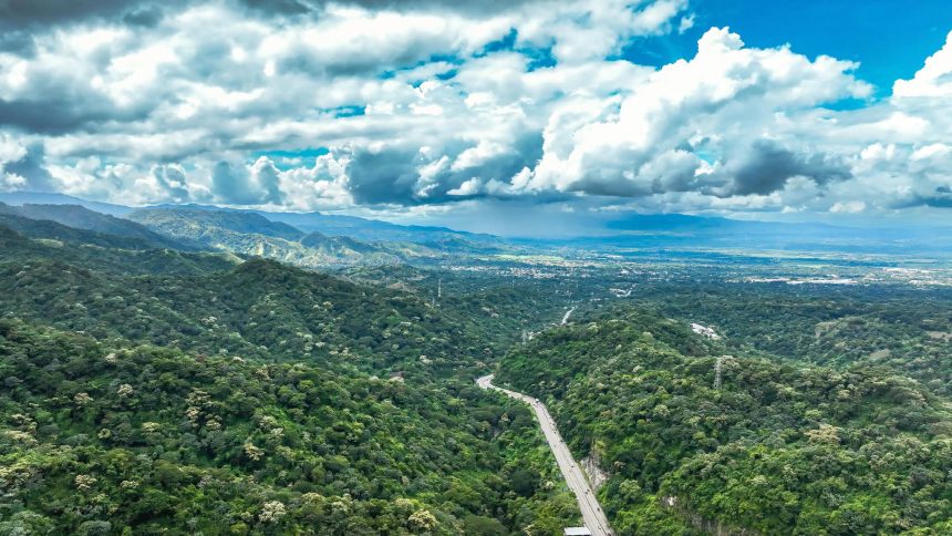 PRONOSTICAN LLUVIAS PUNTUALES EN DISTINTOS SECTORES DE EL SALVADOR PARA ESTE JUEVES