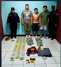 mari 1 CAPTURAN A TRES HOMBRES CON PORCIONES DE MARIHUANA EN CUSCATLÁN SUR