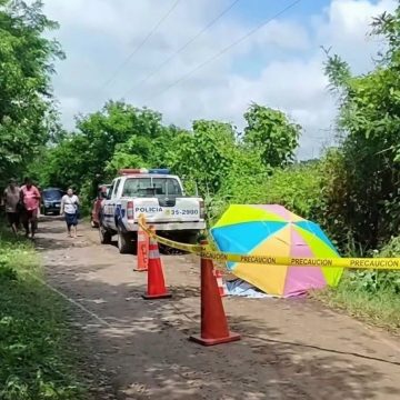 MUJER FALLECE MIENTRAS CAMINABA EN CANTÓN METALÍO, ACAJUTLA