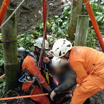 pozo 2 BOMBEROS RESCATÓ A UNA PERSONA QUE CAYÓ EN UN POZO DE 25 METROS EN CIUDAD DELGADO