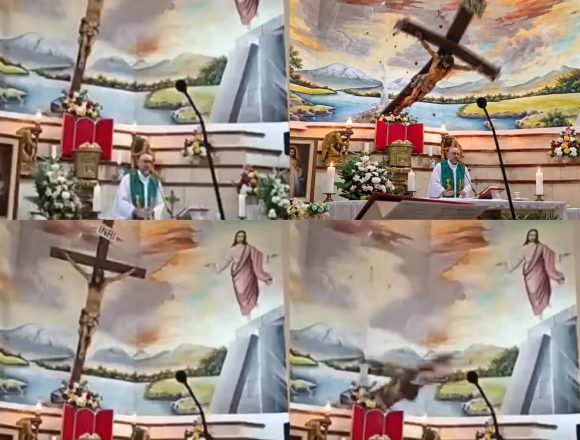 sacerdote 01 SACERDOTE FALLECE DURANTE UNA MISA TRAS CAERLE UNA CRUZ EN GUAYAQUIL, ECUADOR