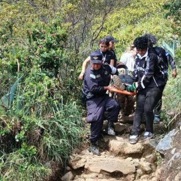 tuis TURISTA DE 31 AÑOS ES AUXILIADA TRAS SUFRIR UNA CAÍDA EN EL VOLCÁN ILAMATEPEC