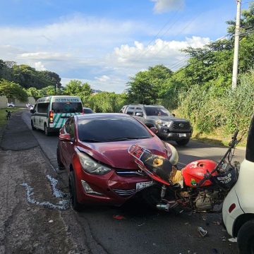 unico 01 MOTOCICLISTA RESULTA LESIONADO EN ACCIDENTE DE TRÁNSITO FRENTE A UNICAES EN SANTA ANA
