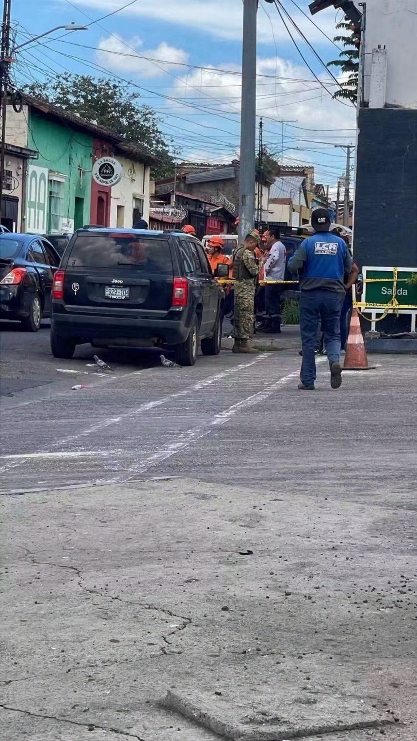 vendedora ADULTA MAYOR QUE VENDÍA PLÁTANOS FALLECE TRAS EMERGENCIA DE SALUD EN EL CENTRO DE SANTA ANA