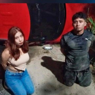 voca 1 DOS PERSONAS SON DETENIDAS TRAS VOLCAR CAMIONETA EN LA QUE TRANSPORTABAN DROGA