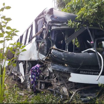 yoro 1 ACCIDENTE ENTRE BUS Y CAMIÓN DEJA UN MUERTO Y 35 HERIDOS EN YORO, HONDURAS